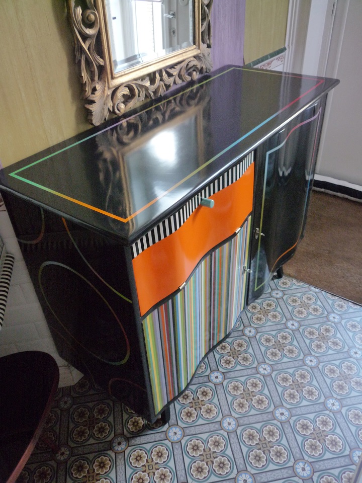 Grande commode laquée  980€