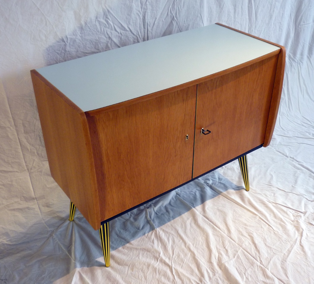 Commode 2 portes escamotables  660€