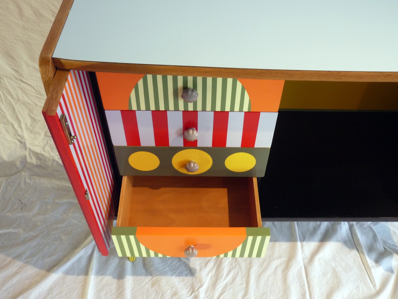 Commode 2 portes escamotables  660€